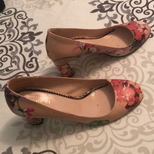 Gucci floral pumps sz 37